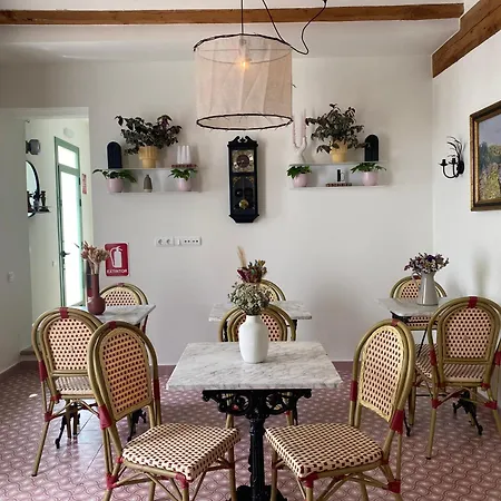 Les Filles Hotel